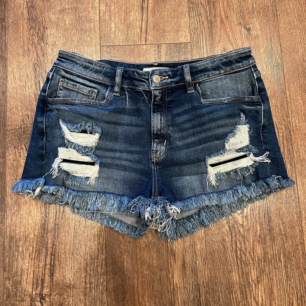 KanCan Distressed Short